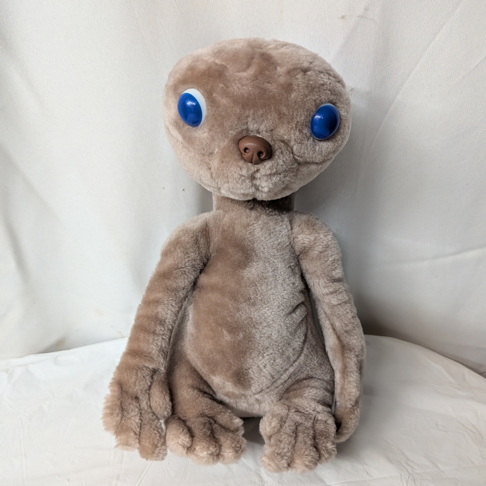Vintage 1982 E.T. The Extra Terrestrial Showtime Plush Toy